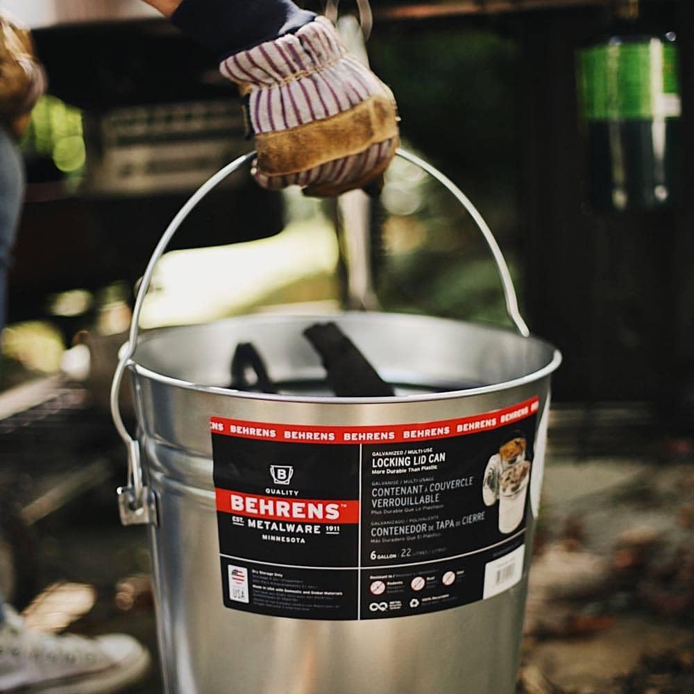 6 Gallon Rust Proof Galvanized Steel Locking Lid Trash Can I81696