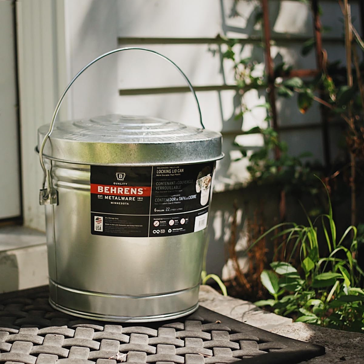 6 Gallon Rust Proof Galvanized Steel Locking Lid Trash Can I81696